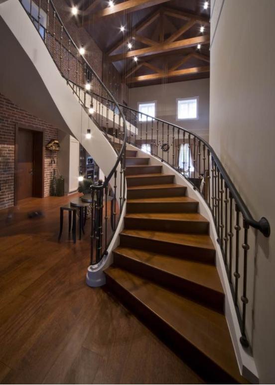 лестница на гнутом косоуре