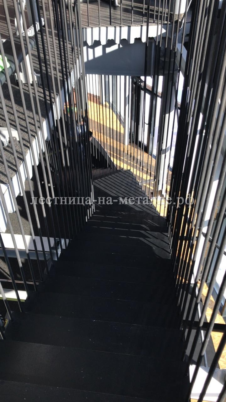 лестница в спортивный центр
