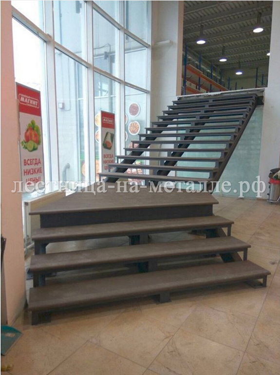 лестница в магазин на 2 этаж
