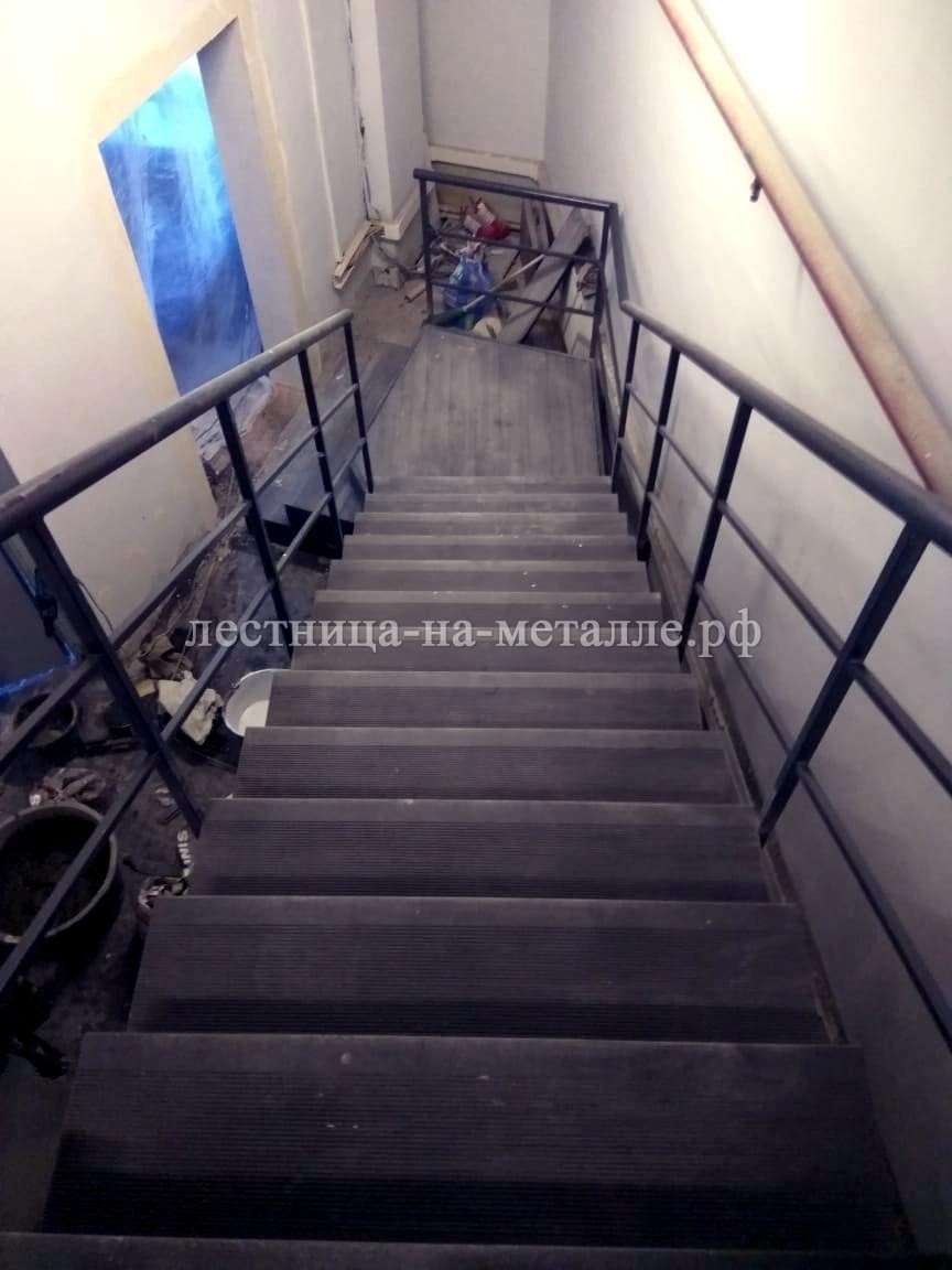 запасная лестница на стадион