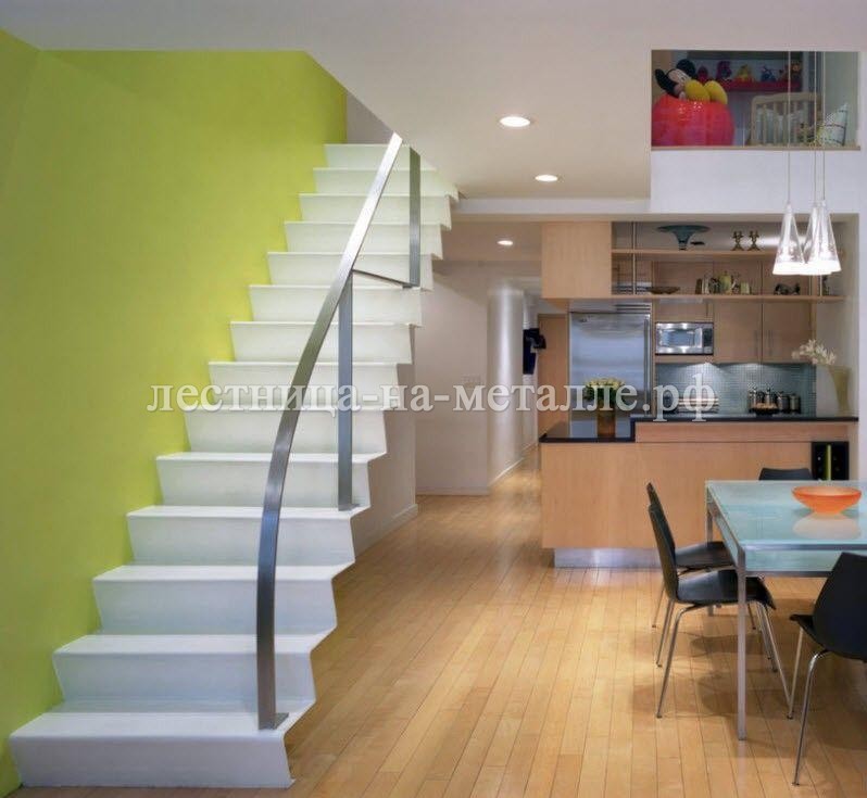 лестница из листового металла