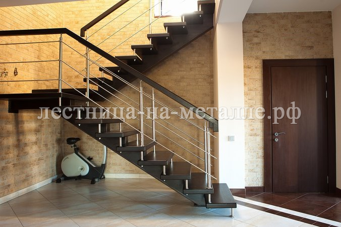 лестница на косоуре и больцах