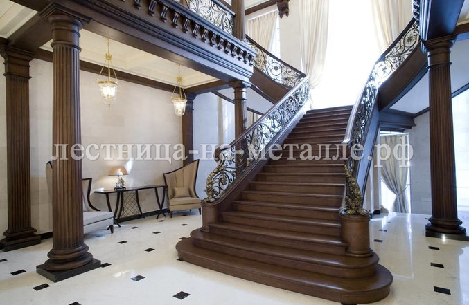 Двухсторонняя деревянная лестница