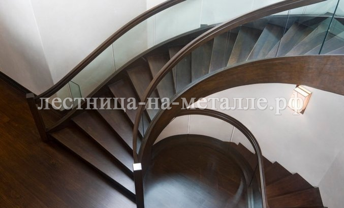 деревянная гнутая лестница