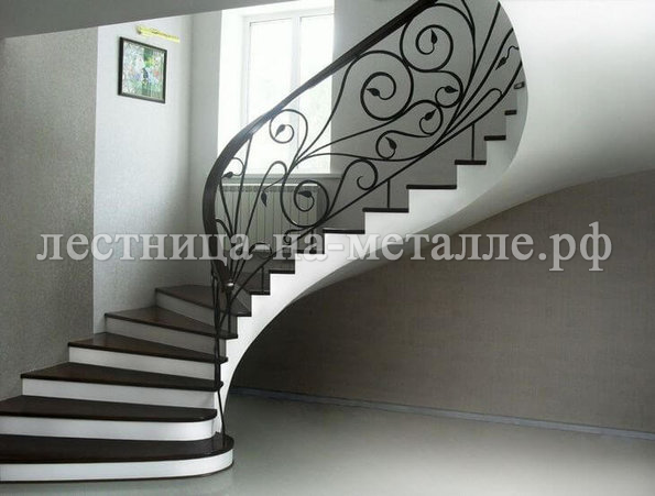 Бетонная лестница с отделкой под ключ