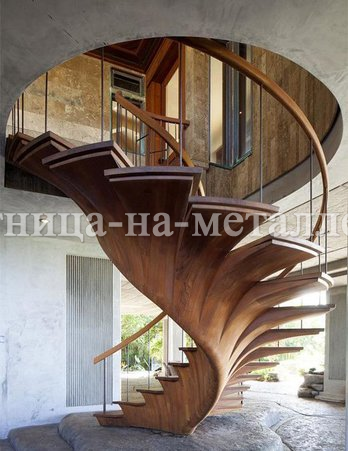 винтовая лестница в форме дерева