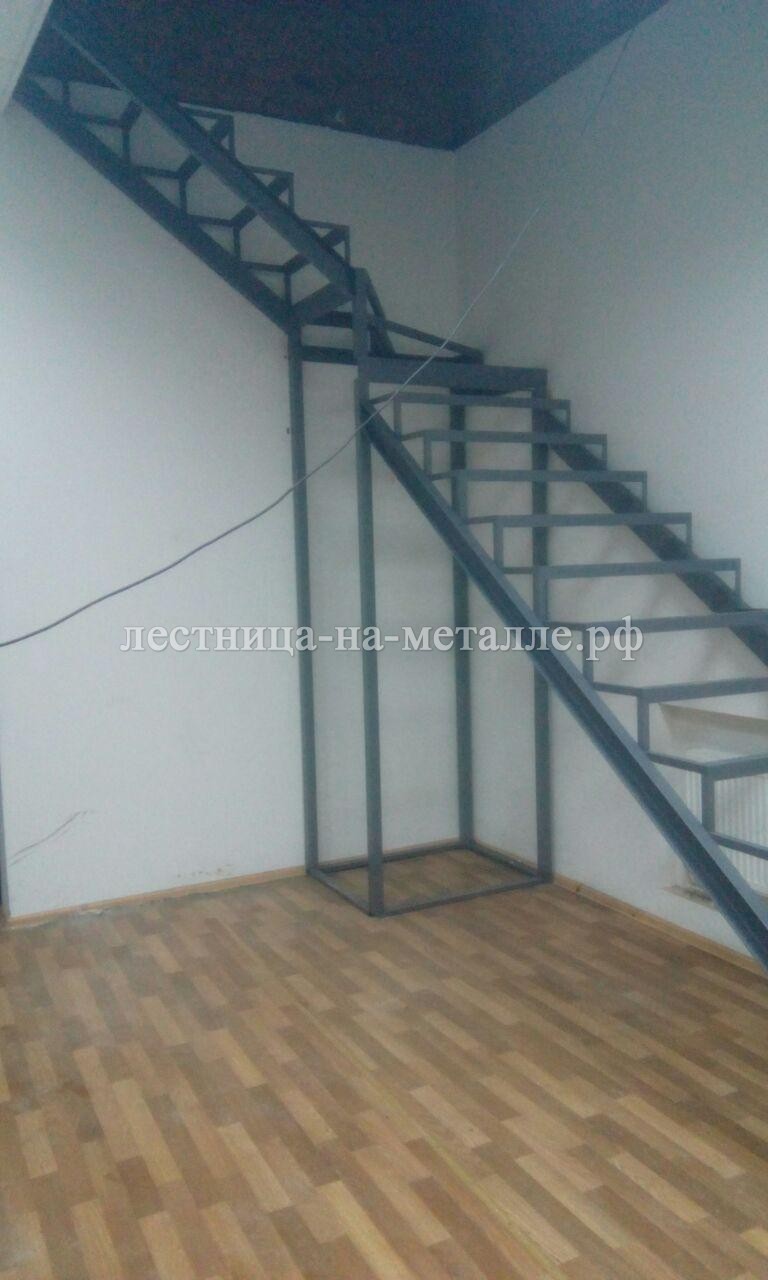 закрытый каркас лестницы