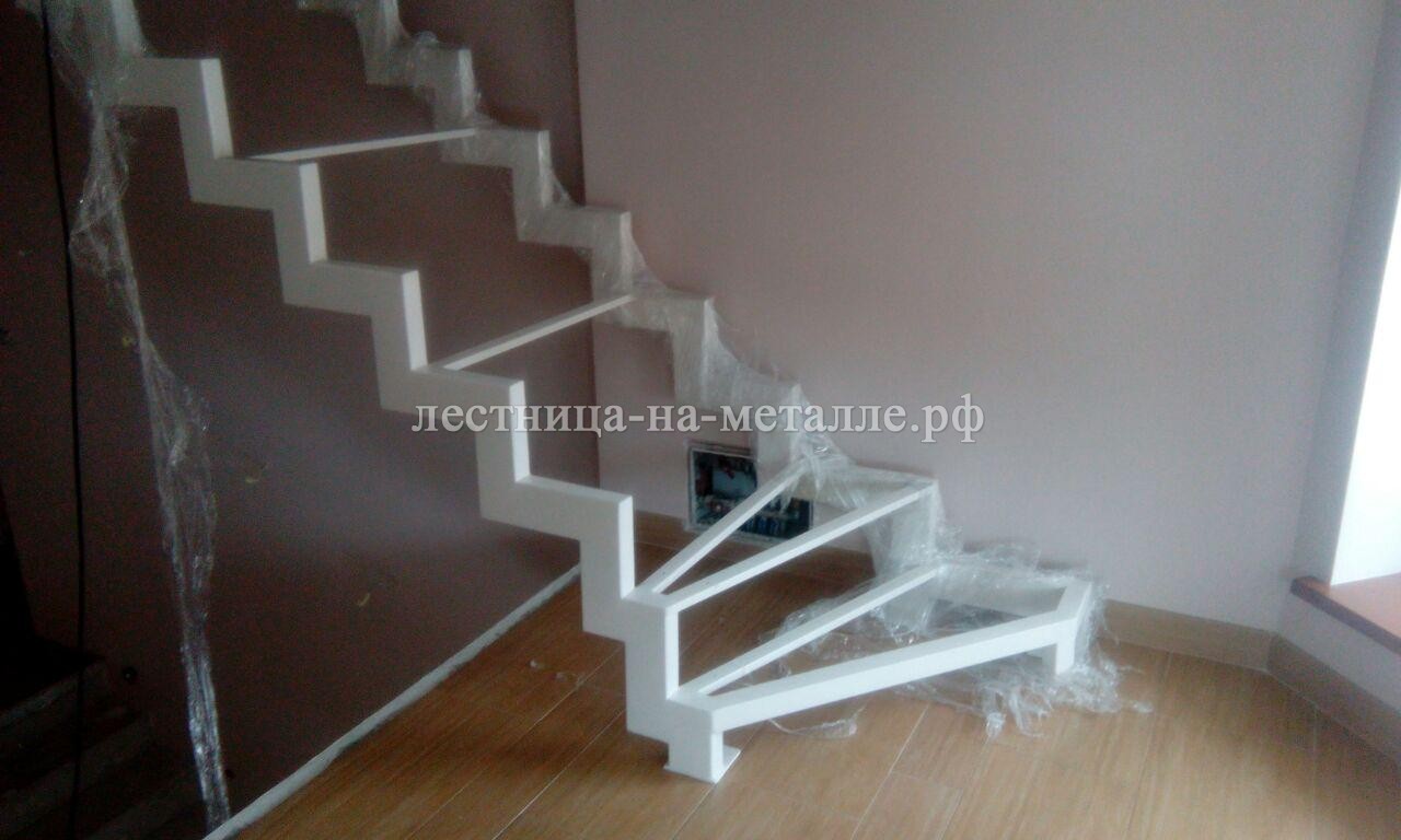 открытый каркас белого цвета