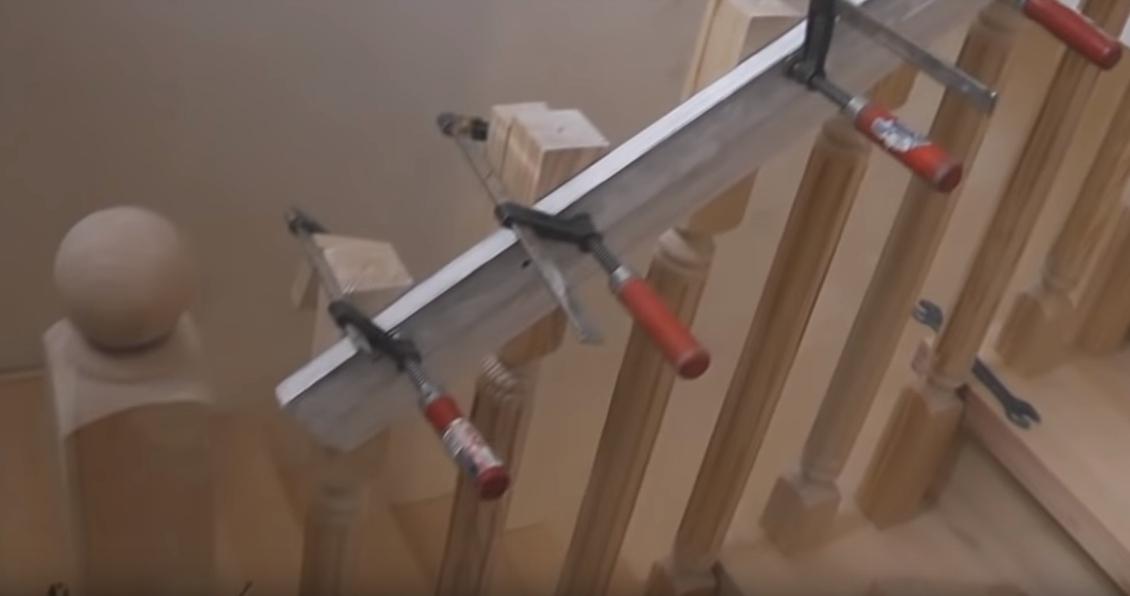 связываем балясины