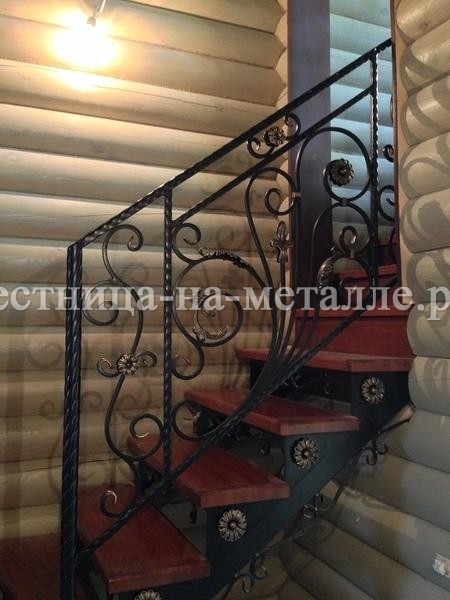 лестница на металлокаркасе