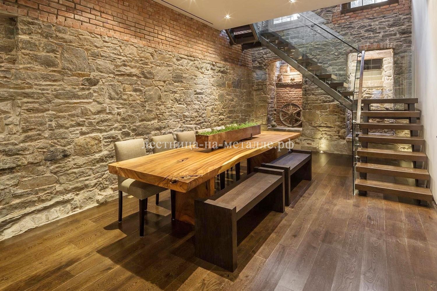 лестница в подвал