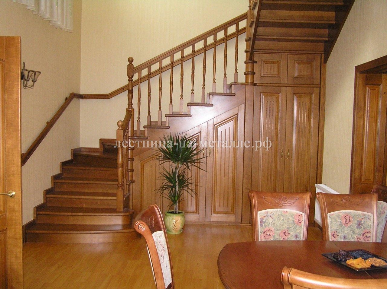 Чуланчик под лестницей