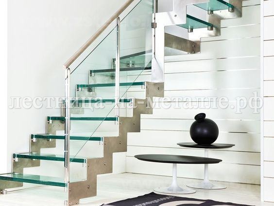  Стеклянные ступени на металлокаркасе. Цена от 250 000 руб.
