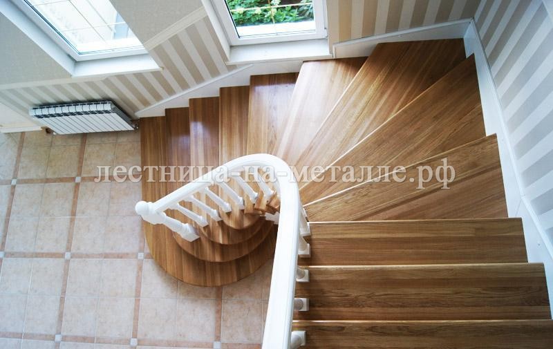 забежная лестница в коттедж